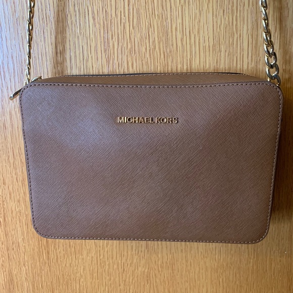 Michael Kors Handbags - Michael Kors Jet Set Saffiano Leather Crossbody